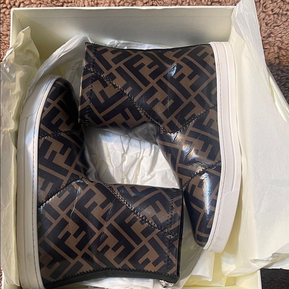 Fendi Kids BLA FENDI PATENT boots